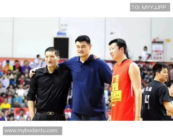 王治郅与姚明私下交流的友谊故事与篮球梦想的碰撞